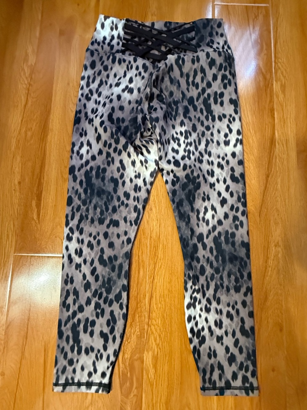 7/8 Fabletics Power Hold Leopard Print Leggings - Black & Brown Small